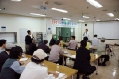건양의대 김안과병원은 13일 병원 본관 강당에서 전문병원 시범기관 지정 기념 무료공개강좌의 일환으로 “녹내장” 강좌를 열었다.