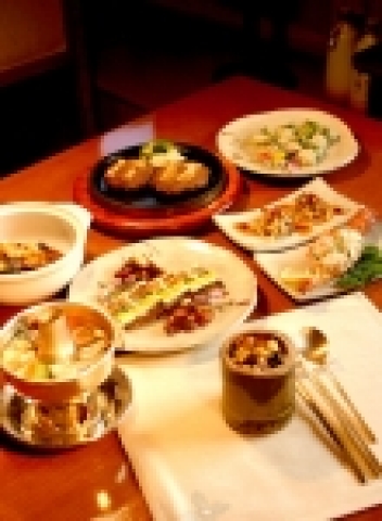 메이필드호텔 한정식당 봉래정에서는 10월 8일부터 MBC 드라마 `대장금’에 등장했던 요리로 구성된 `대장금 상차림’을 판매한다.