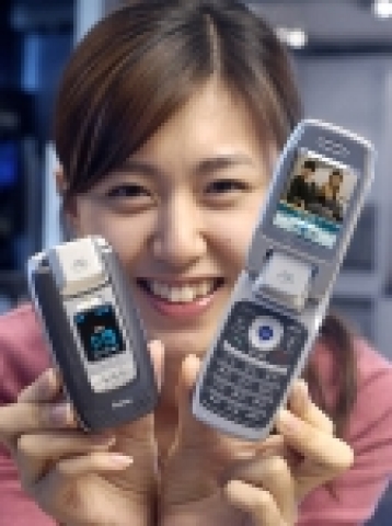 삼성 애니콜이   저장공간을 3GB까지 늘린 세계 최초'3GB(기가바이트) 멀티미디어폰(모델명:SPH-V7900)'을 출시한다.