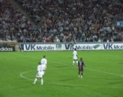 VK모바일 로고가 박힌 유니폼이 첫 선을 보인 16일 경기장 모습