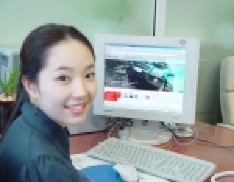 기아자동차가 17일 브랜드 정체성(BI)인 ‘즐겁고 활력을 주는(Exciting & Enabling)’과 부합하도록 다양한 이미지와 동영상을 적용한 새로운 홈페이지를 선보였다.