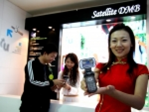 10월 18일부터 22일까지 중국 북경에서 열리는 'PT/WIRELESS & NETWORKS COMM CHINA 2005' 전시회에서 도우미가 멜론서비스를 시연하