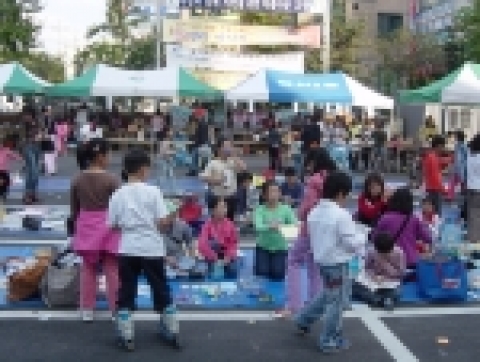 고양시 덕양구 행신2동은 지난 15일 <청소년 나눔 장터>가 열렸다.
