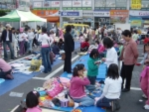고양시 덕양구 행신2동은 지난 15일 <청소년 나눔 장터>가 열렸다.