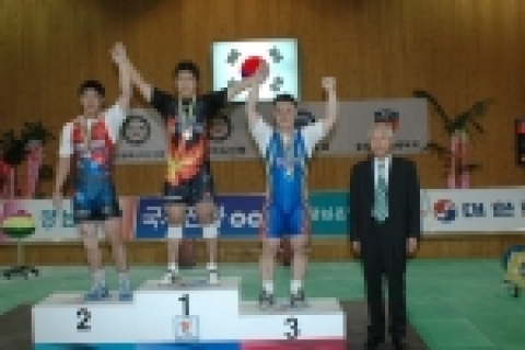 광주은행 역도부 허진 선수가 2005년 10월 14일부터 20일까지 울산광역시 일원에서 열리는 제86회 전국체육대회에서 2관왕의 영예를 차지했다.