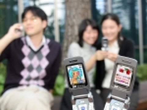 SK텔레콤 고객이 이미지콜/레터링플러스 서비스를 이용하고 있다.