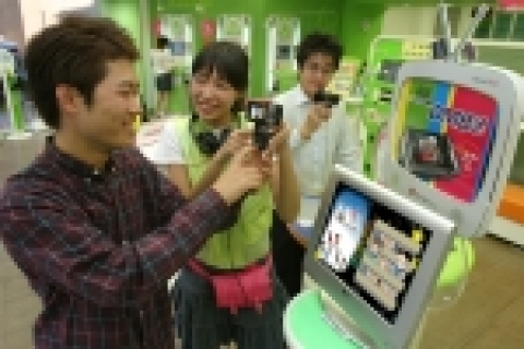 LG텔레콤은 위성DMB(Digital Multimedia Broadcasting) 서비스를 직접 체험하고 이용해 볼 수 있는 무료 DMB 체험존을 운영한다.