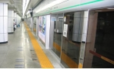 서울시지하철공사(사장 강경호)는 오는 10월 21일 14시에 2호선 사당역 승강장에서 스크린도어 준공식을 갖고 그날부터 본격적으로 정상 가동을 시작한다.