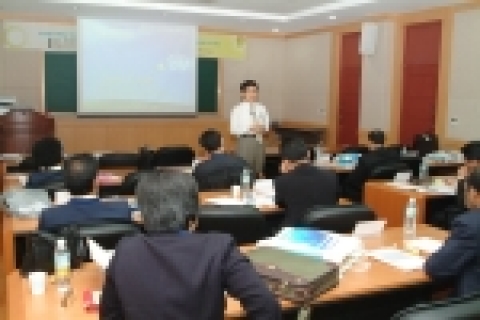 강원대학교 아시아·태평양 리더십 센터는 2005년 10월 20일(목)부터 11월 2일(수)까지 경영대학 2호관 202호에서 “KNU-UN ESCAP Leadership Training Program”을 운영한다.