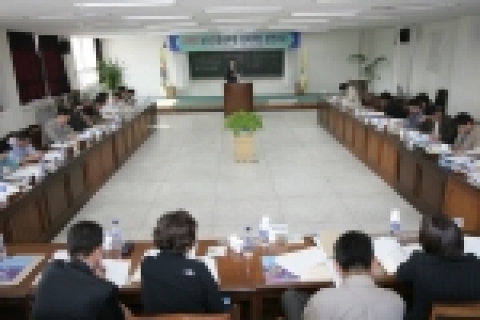 강원도농업기술원에서는 『농촌진흥공무원 강의기법경연대회』를 10. 20～21일 이틀간 농업 기술원 3층 회의실에서 개최하였다.