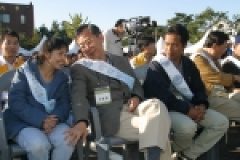 ‘2005 외국인근로자 어울림마당’축제가 10월 23일 안산공과대학에서 펼쳐졌다.