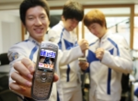 SK텔레콤(사장 金信培, www.sktelecom.com)은 e스포츠 전문포털 파이터포럼(www.fighterforum.com)과 함께 e스포츠 경기의 실시간 속보 및 문자중계, 스타게이머 사진앨범, 승부배팅 등 다양한 콘텐츠를 모바일로 제공하는『대결 e스포츠』 서비스를 25일부터 시작한다고 밝혔다.