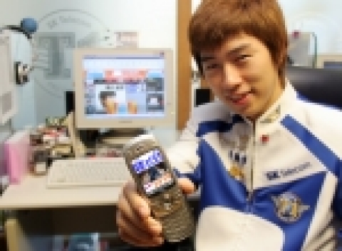 SK텔레콤(사장 金信培, www.sktelecom.com)은 e스포츠 전문포털 파이터포럼(www.fighterforum.com)과 함께 e스포츠 경기의 실시간 속보 및 문자중계, 스타게이머 사진앨범, 승부배팅 등 다양한 콘텐츠를 모바일로 제공하는『대결 e스포츠』 서비스를 25일부터 시작한다고 밝혔다.