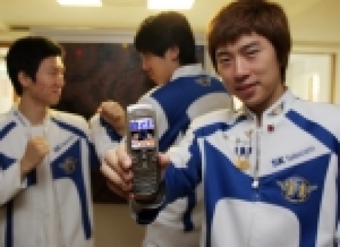 SK텔레콤(사장 金信培, www.sktelecom.com)은 e스포츠 전문포털 파이터포럼(www.fighterforum.com)과 함께 e스포츠 경기의 실시간 속보 및 문자중계, 스타게이머 사진앨범, 승부배팅 등 다양한 콘텐츠를 모바일로 제공하는『대결 e스포츠』 서비스를 25일부터 시작한다고 밝혔다.