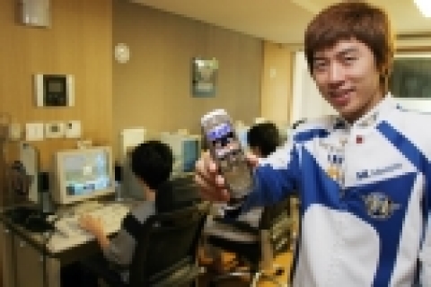 SK텔레콤(사장 金信培, www.sktelecom.com)은 e스포츠 전문포털 파이터포럼(www.fighterforum.com)과 함께 e스포츠 경기의 실시간 속보 및 문자중계, 스타게이머 사진앨범, 승부배팅 등 다양한 콘텐츠를 모바일로 제공하는『대결 e스포츠』 서비스를 25일부터 시작한다고 밝혔다.