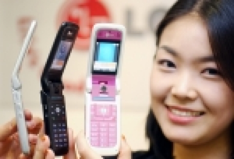 LG전자가 현존하는 WCDMA 휴대폰 중 최고 얇은 18.2mm 휴대폰(모델명:LG-U880)을 출시했다.