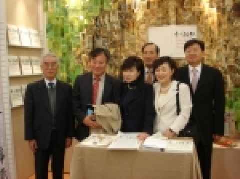 전주 한지가 인쇄술의 아버지인 구텐베르크의 나라, 독일에서 큰 호응을 얻고 있다.