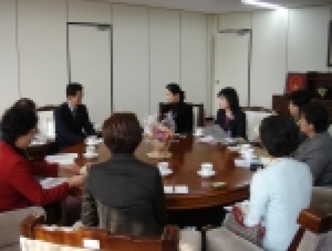 한국여성벤처협회(www.kovwa.or.kr, 회장송혜자)는 10월 24일 환경관련 여성벤처기업가와 기술보호를 위한 정책, 제도 보완을 위한 간담회를 개최했다.