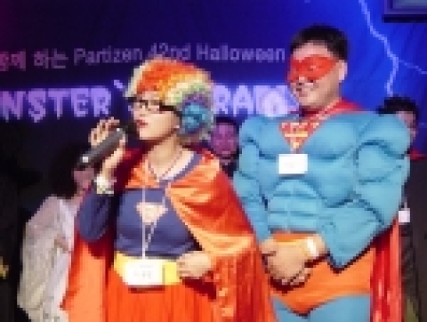 영화오락채널 XTM은 방송 2주년을 기념하기 위해 시청자 500명과 함께하는『XTM Halloween Party』를 10월 28일(금) 저녁 8시부터 삼성동의 파티 전용 홀 ‘뷔셀’에서 개최한다.