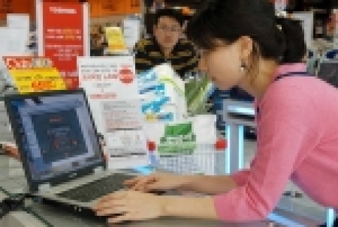 도시바코리아는 세계적인 대형마트 까르푸 그룹 창립 42주년을 기념해 도시바 노트북이 입점했다.