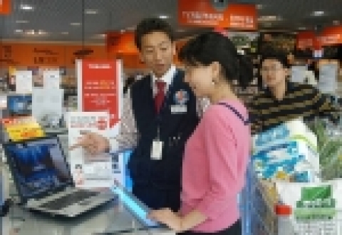 도시바코리아는 세계적인 대형마트 까르푸 그룹 창립 42주년을 기념해 도시바 노트북이 입점했다.