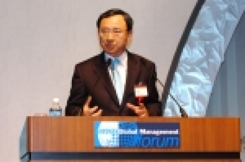 삼성전자 황창규 사장이 24일 일본 도쿄에서 열린 세계적인 권위의 경영자 포럼인 '제7회 세계경영자회의'에서 세계적인 기업의 CEO들을 대상으로 연설하고 있다.