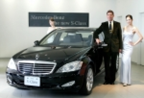 메르세데스-벤츠 코리아는 25일 메르세데스-벤츠 강남 전시장에서 The new S-Class 출시행사를 가졌다.