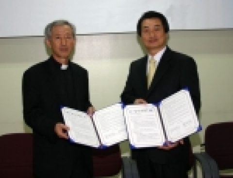 우측 이상기 한국생명공학연구원장   좌측 최영식 가톨릭중앙의료원장