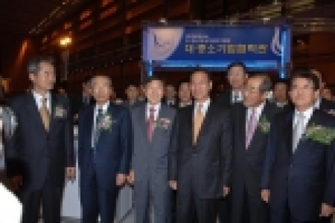 '2005 대·중소기업 상생협력 박람회(WIN-WIN EXPO 2005)'가 27일 오전 서울 COEX 3층 컨벤션홀에서 개막식을 갖고 사흘간의 일정에 들어갔다.
