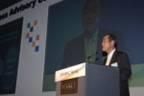 “투자적격지로서의 서울 (Seoul    - The Alternative Choice)"이라는 주제로 개최된 2005 SIBAC 총회에서 삼성전자 윤종용 부회장이 “서울의 투자환경 개선방안”이라는  제목으로 기조연설을 하였다.
