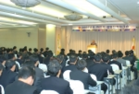 부산은행(은행장 沈 勳 www.pusanbank.co.kr)은 10월 28일부터 29일까지 1박 2일동안   해운대 한화콘도에서 은행장을 포함한 임원, 영업점장 및 본부팀장 등 240여명이 참석한 가운데 2005년도 하반기 경영전략워크숍을 개최했다.