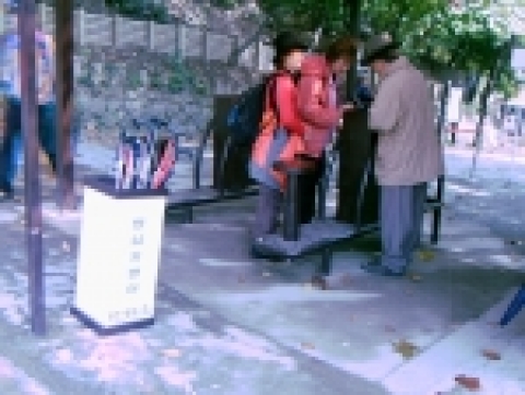 도봉매표소에 비치되어 무료로 대여되고 있는 양심지팡이