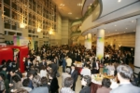 특히, 지난 28일(금)에는 창원 성산아트홀 대극장에서 첫번째 공연의 막이 올랐는데, 이날 공연에는 경남은행의 초청으로 김태호 경남도지사를 비롯하여 이주영 경남 정무부지사, 최정태 창원시의회 의장, 각 기업체 대표, 지역 고객 등 1,500여명이 참석, 지역민과 함께하는 ‘KNB 문화축제 행사’를 가졌으며 오랜만에 접해보는 수준 높은 오페라 공연에 참석자들은 갈채를 보냈다.