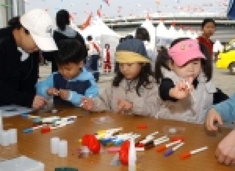 『제13회 과학탐구올림픽대회』가 지난 29일과 30일 양일간에 걸쳐 올림픽공원 內 한얼광장에서 개최되었다.