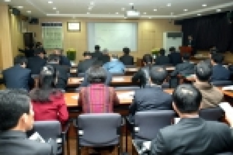 고양시는 지난 1일 시청 상황실에서「고양시장기종합발전계획」수립을 위한 중간 보고회를 가졌다