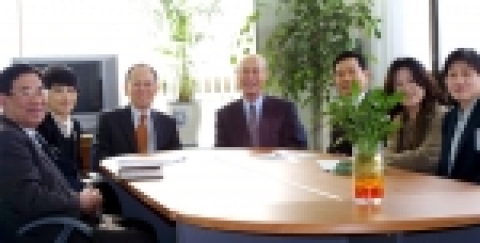 대학발전을 위해 1천만원을 모으기로 한 한일장신대학교 사회복지학부 교수들. 왼쪽부터 김덕환, 남연희, 김훈, 김형길, 김인, 이혜숙, 김양이 교수. 이병진 교수는 빠져있다.