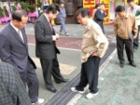 고양시 덕양구는 불법광고물, 노상적치물, 불법 주․정차, 도로시설물 등에 대하여 합동 로드체킹(Road-checking)을 실시하였다.