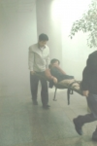 응급환자 발생 후 후송반에 의한 구조장면