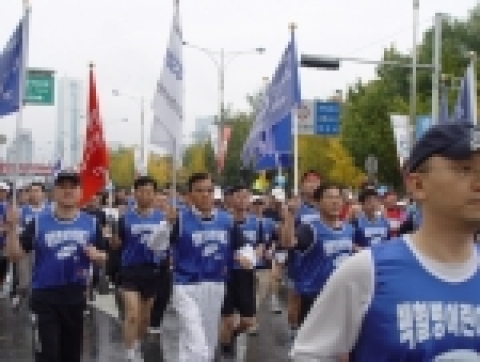삼성SDS(대표 金仁) 김인 사장을 비롯한 임직원 340명은 지난 6일 중앙일보 국제마라톤대회에 ‘제9회 백혈병어린이 돕기 사랑의 마라톤’ 이라는 슬로건으로 참가했다.
