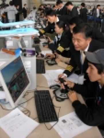 대한항공이 11월 6일(일) 서울 공항동 본사 항공기 정비 격납고에서 국내 유일의 민간 항공기 비행 시뮬레이션 대회를 열었다.