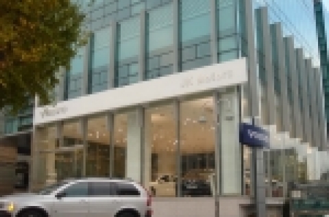 볼보 압구정 전시장 전경