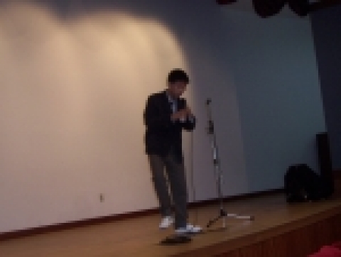 이야기대회 예선전에서 끼를 발산하는 학생