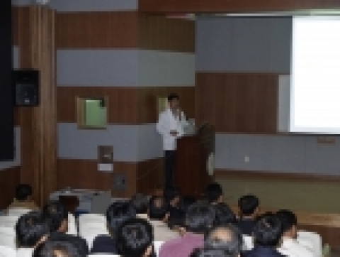 경상대학교 한우특화겸임연구관사업단은 7일 오후 2시 경상대학교 농업생명과학관에서 한우생산농가, 시군 관계자, 축협 관계자, 학계 등 200여명이 참석한 가운데 '경남한우명품화 방안 심포지엄'을 개최했다.