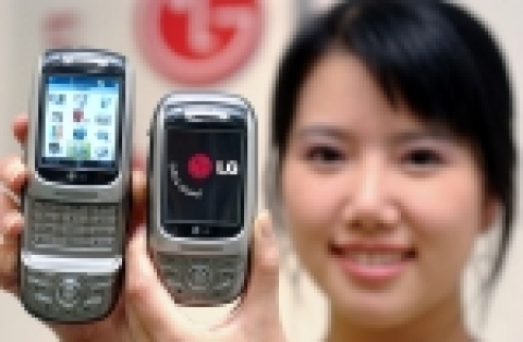 LG전자가 세계 최초로 자바 (Java) 기반 스마트폰 (Smartphone)을 개발했다.