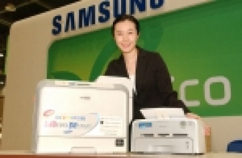 좌측- '05 환경경영대상 그린마케팅 대상을 수상한 컬러 레이저 프린터(CLP-510) 우측- 고속 정착방식이 적용된 레이저프린터(ML-1745)