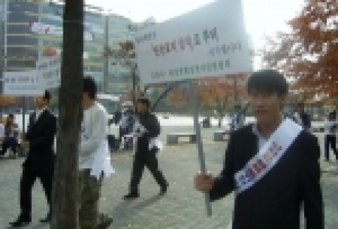 고양시는 시민의 안전의식 제고와 선진안전문화 정착을 위하여 「116차 안전점검의 날」행사를 지난 4일 공무원, 시민단체 등 35여명 인원이 참여한 가운데 실시했다.