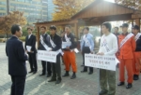 고양시는 시민의 안전의식 제고와 선진안전문화 정착을 위하여 「116차 안전점검의 날」행사를 지난 4일 공무원, 시민단체 등 35여명 인원이 참여한 가운데 실시했다.
