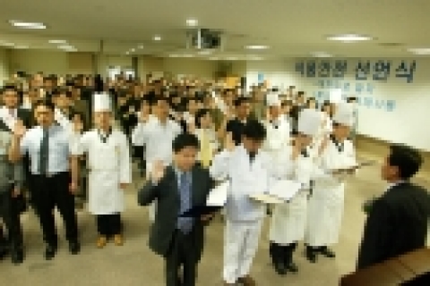 CJ푸드빌이 최근 사회적 이슈로 대두되고 있는 식품안전에 대한 직원들의 의식 고취를 위해 식품안전 선언식을 개최했다.