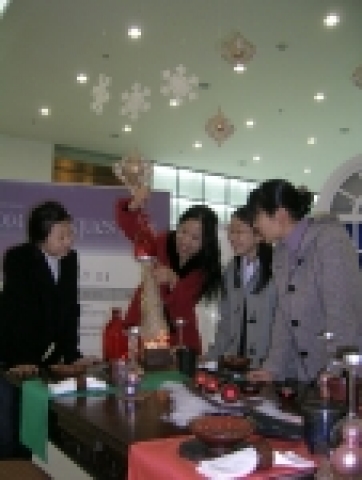 2005 Home Deco Fair for Christmas 에서 한달 먼저 크리스마스분위기를 느낄 수 있다.