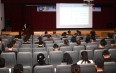 광주은행은 지역의 우수기업들이 근로자 퇴직급여 보장법률 시행에 따른 퇴직연금제도에 대해 손쉽게 이해할 수 있도록「퇴직연금제도 기업체 설명회」를 개최했다.